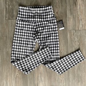 Onzie Houndstooth Legging